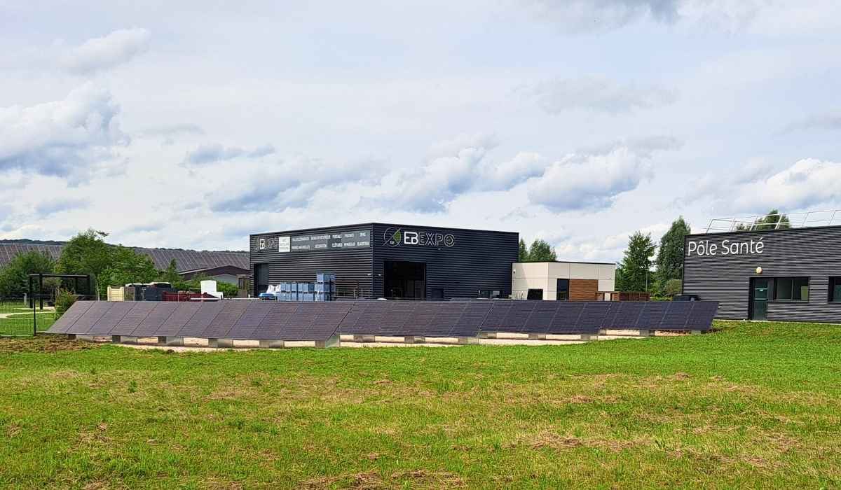 Installation de panneaux solaires au solaire au Pôle de Santé à Arbois, dans le Doubs (39).